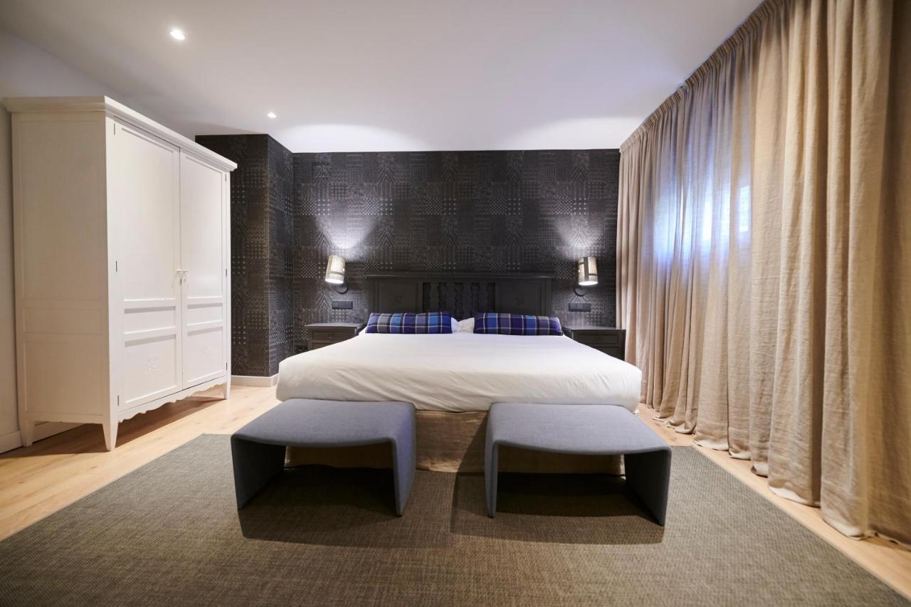 Hostal Lola Isaba Kültér fotó