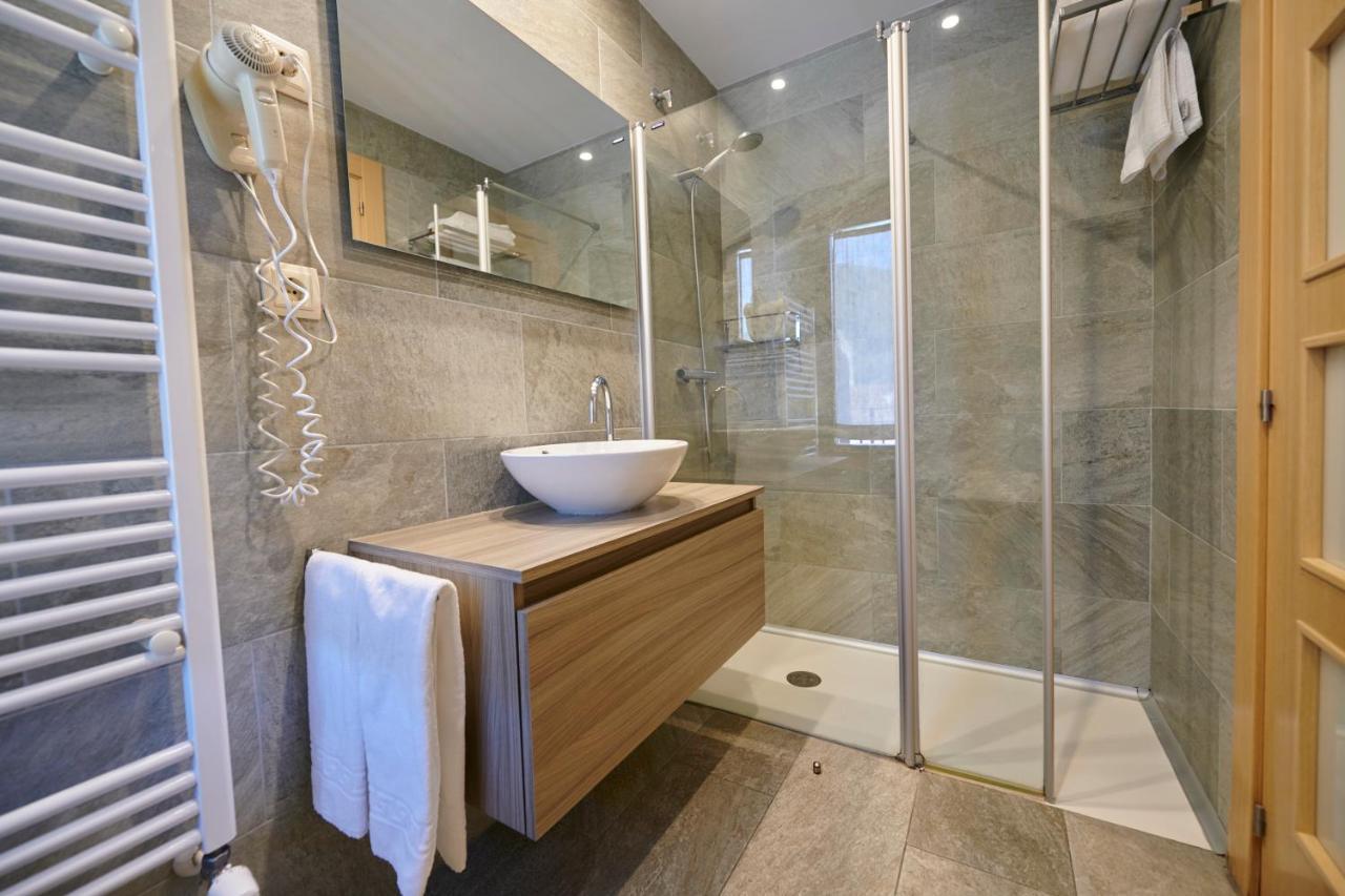 Hostal Lola Isaba Kültér fotó