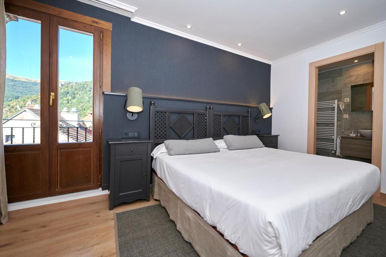 Hostal Lola Isaba Kültér fotó