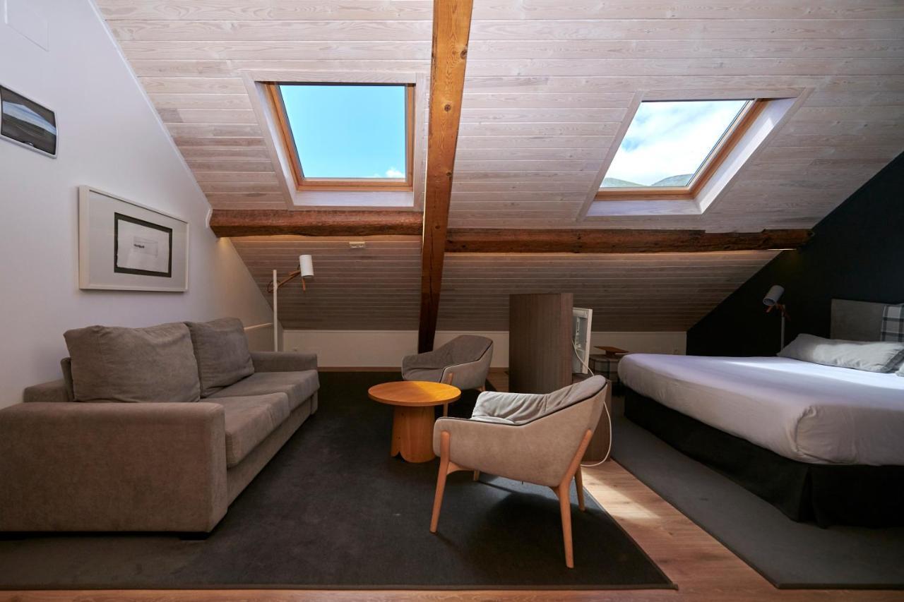 Hostal Lola Isaba Kültér fotó