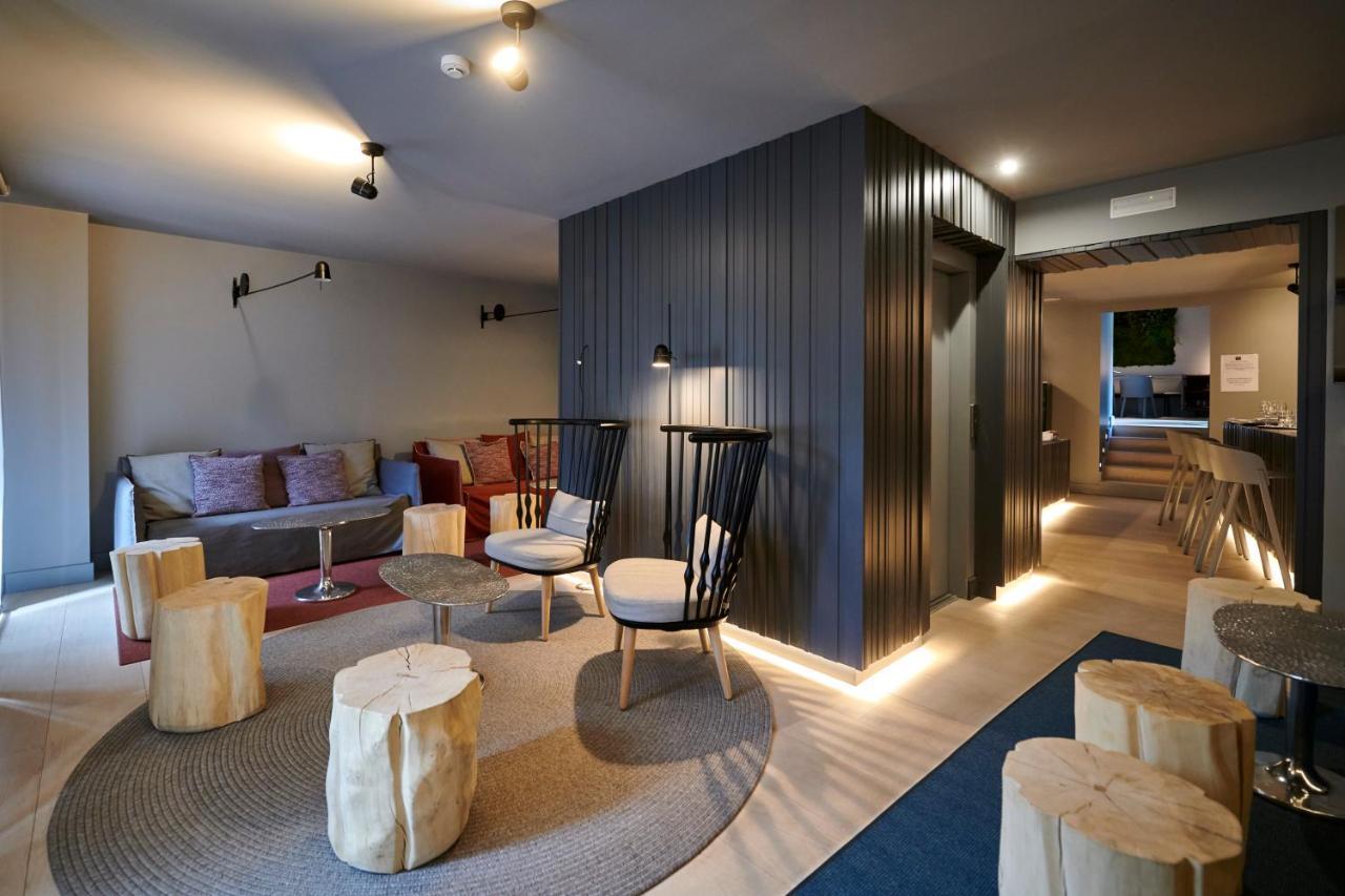 Hostal Lola Isaba Kültér fotó