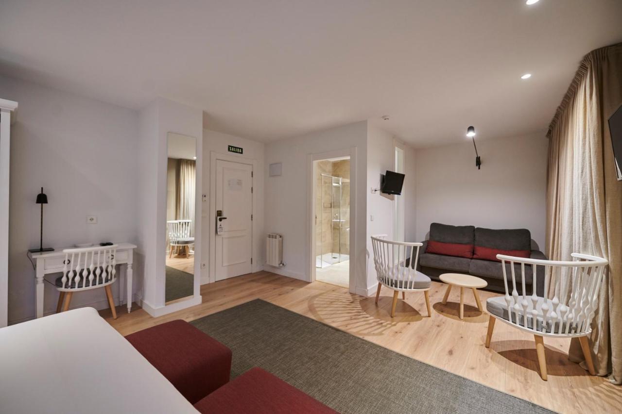 Hostal Lola Isaba Kültér fotó