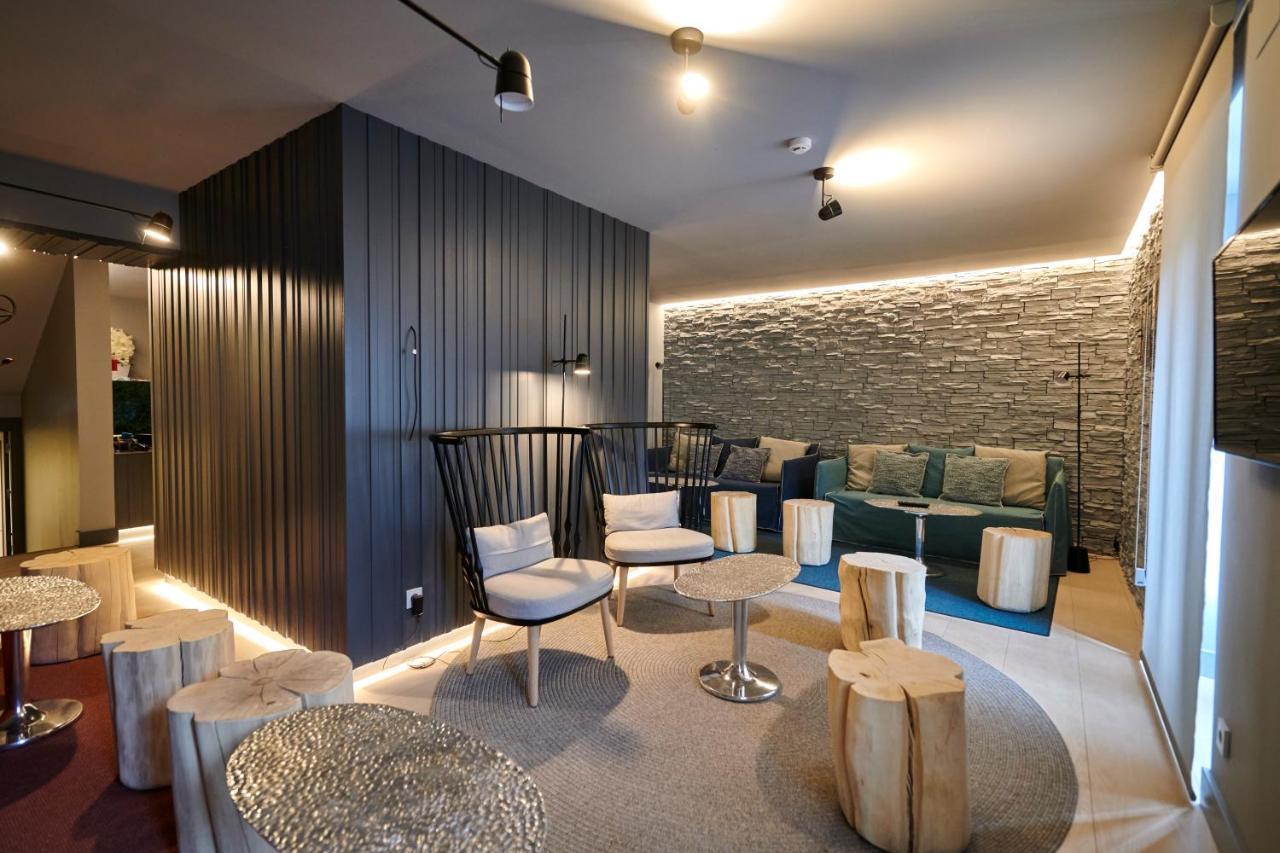 Hostal Lola Isaba Kültér fotó