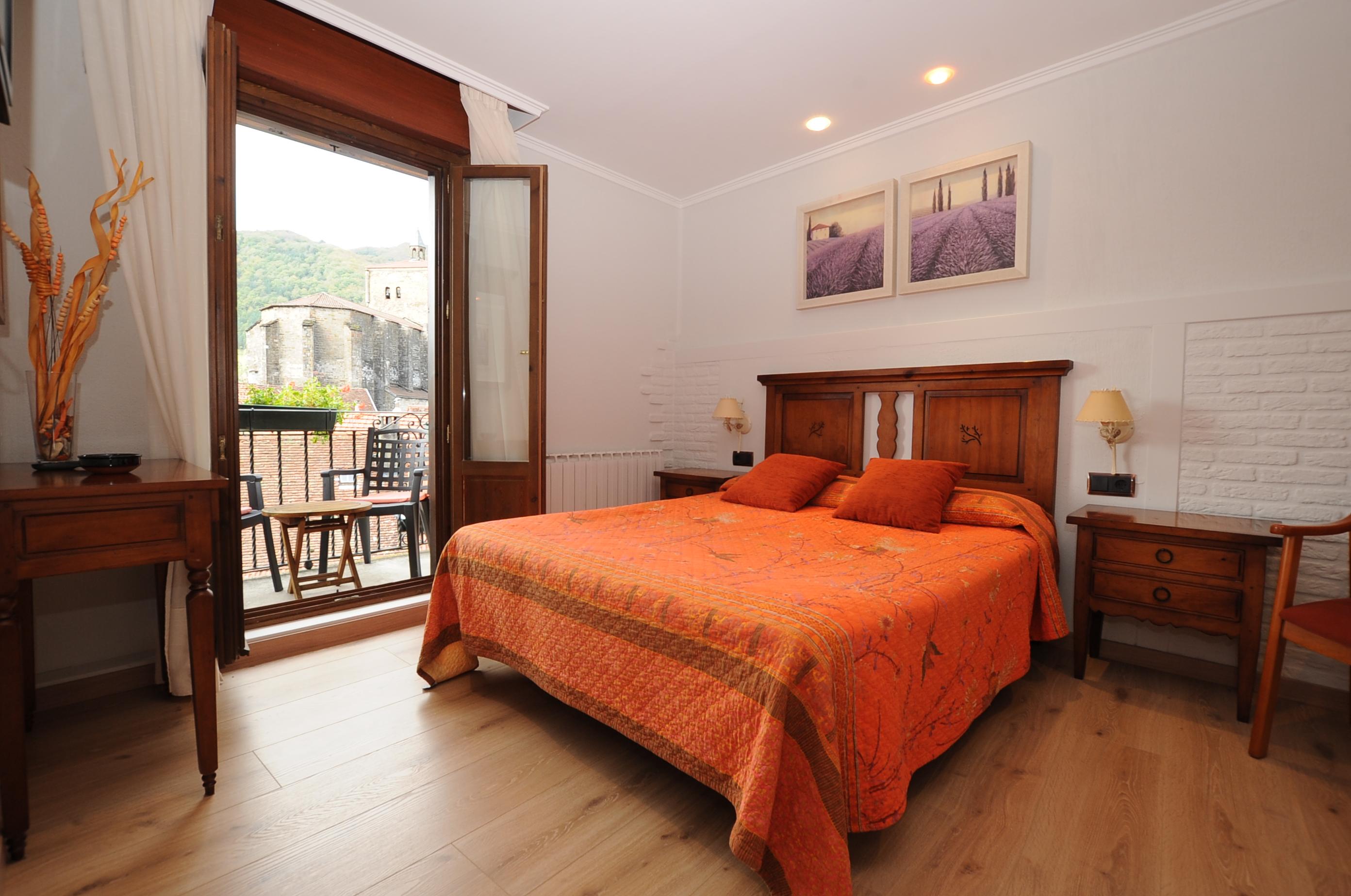 Hostal Lola Isaba Kültér fotó