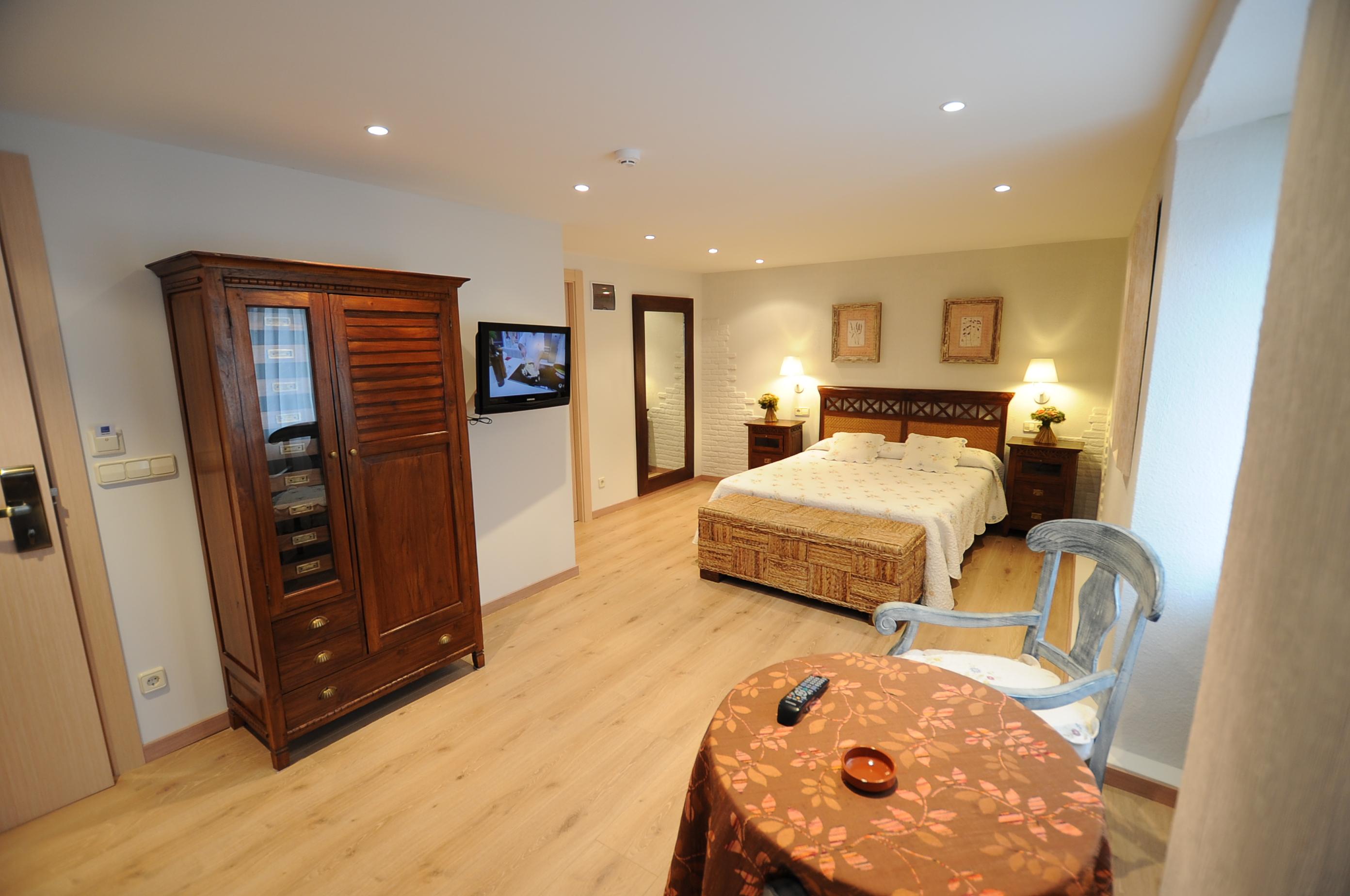 Hostal Lola Isaba Kültér fotó