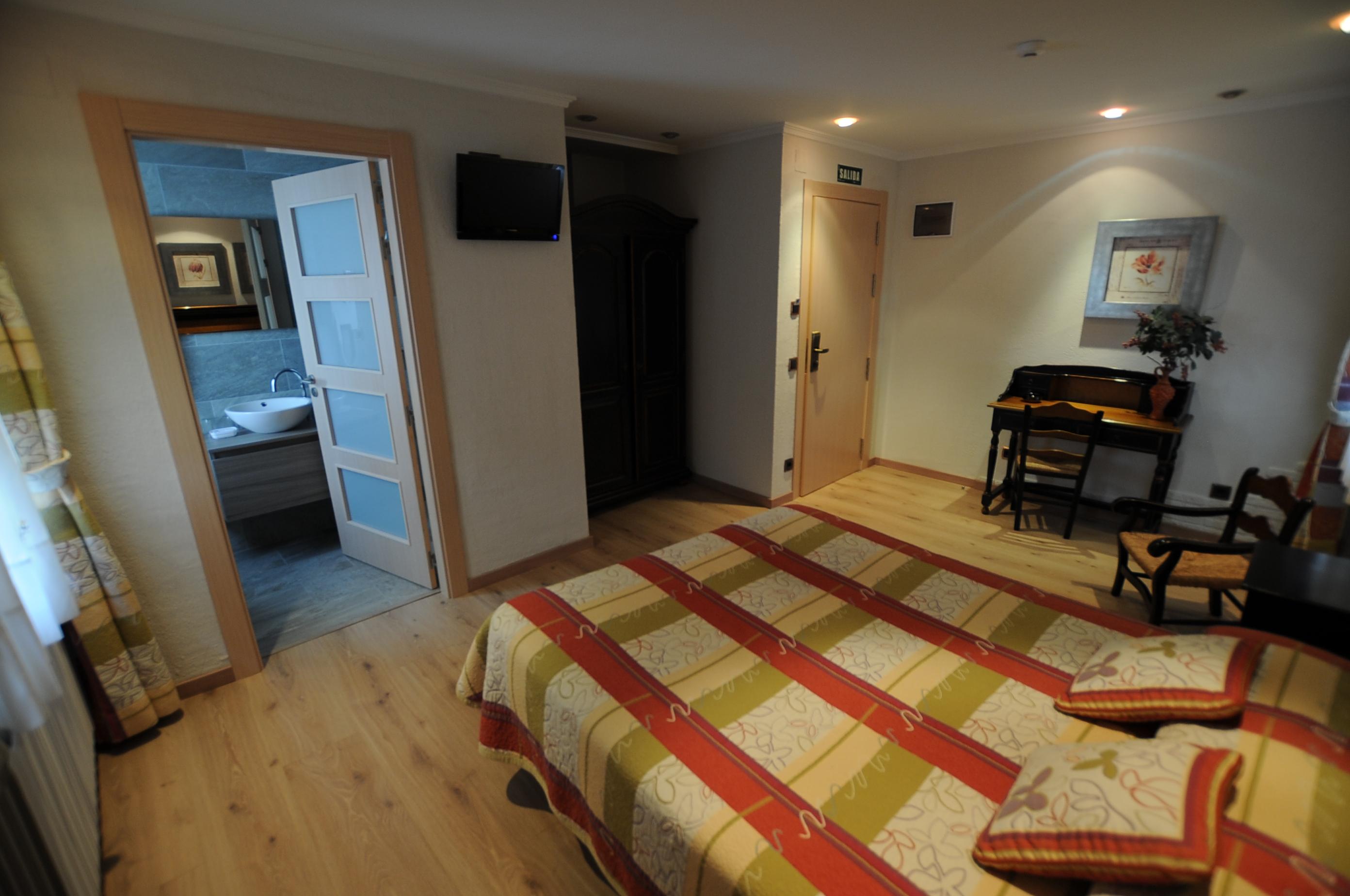 Hostal Lola Isaba Kültér fotó