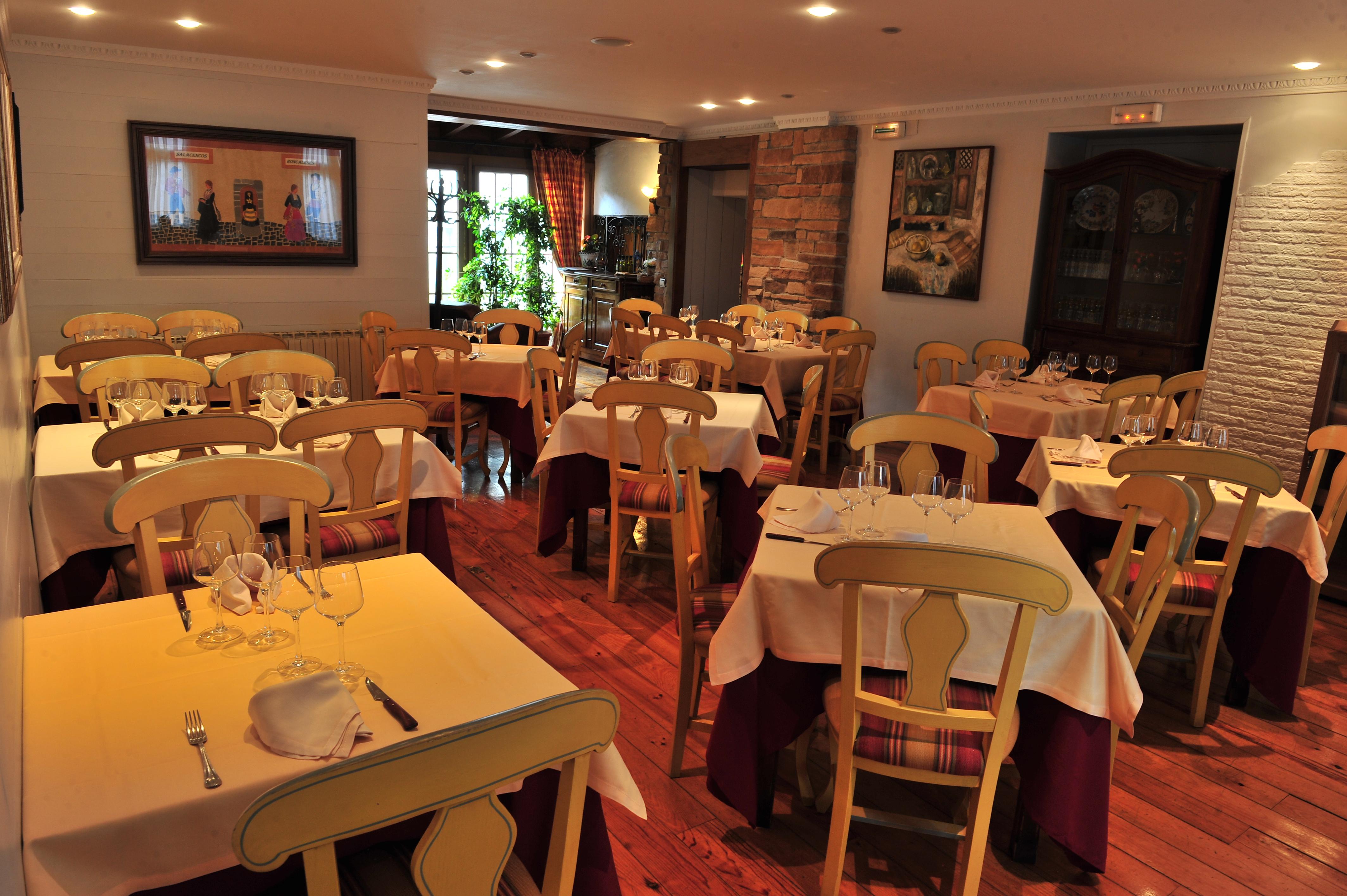 Hostal Lola Isaba Kültér fotó