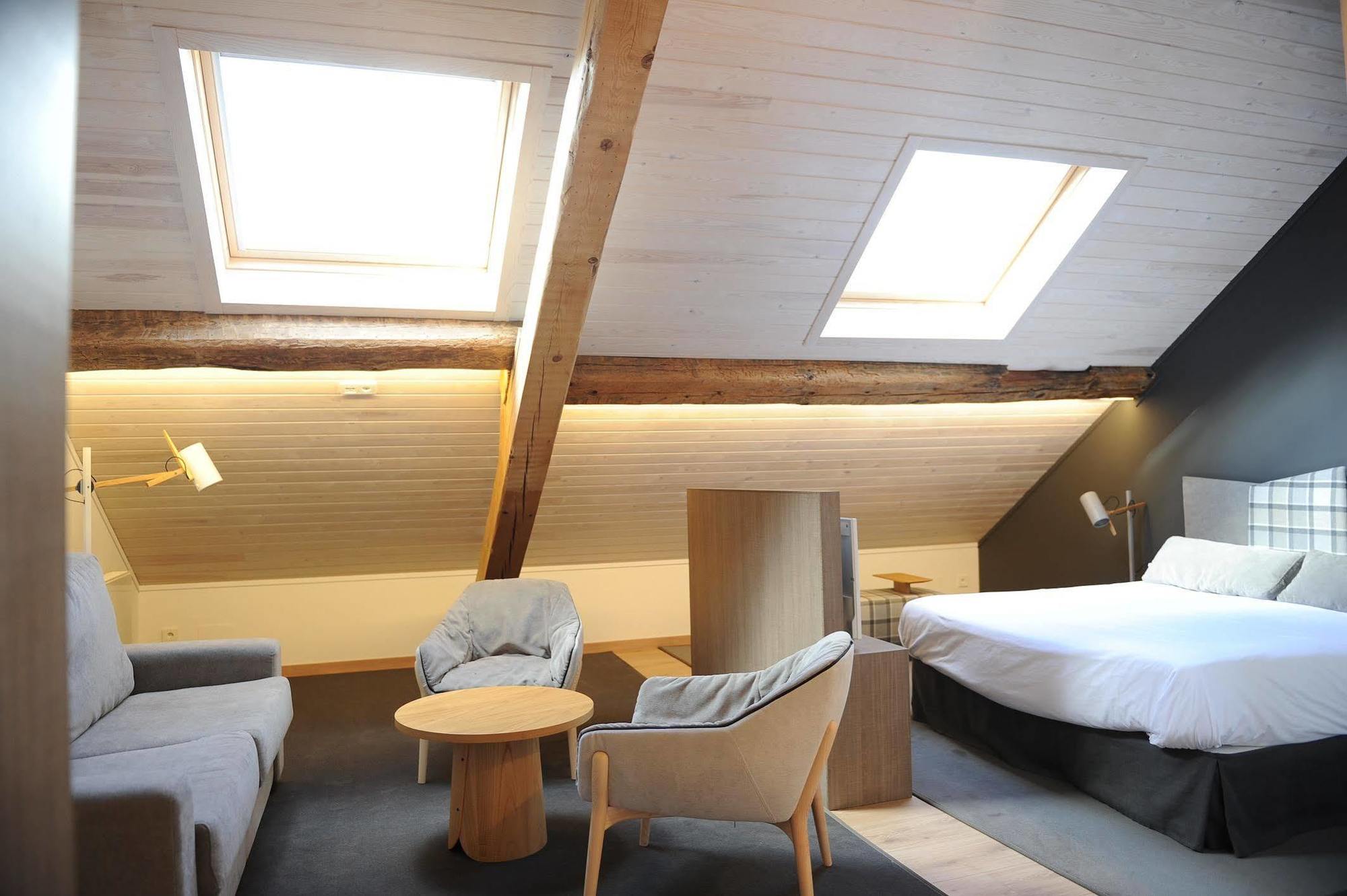 Hostal Lola Isaba Kültér fotó