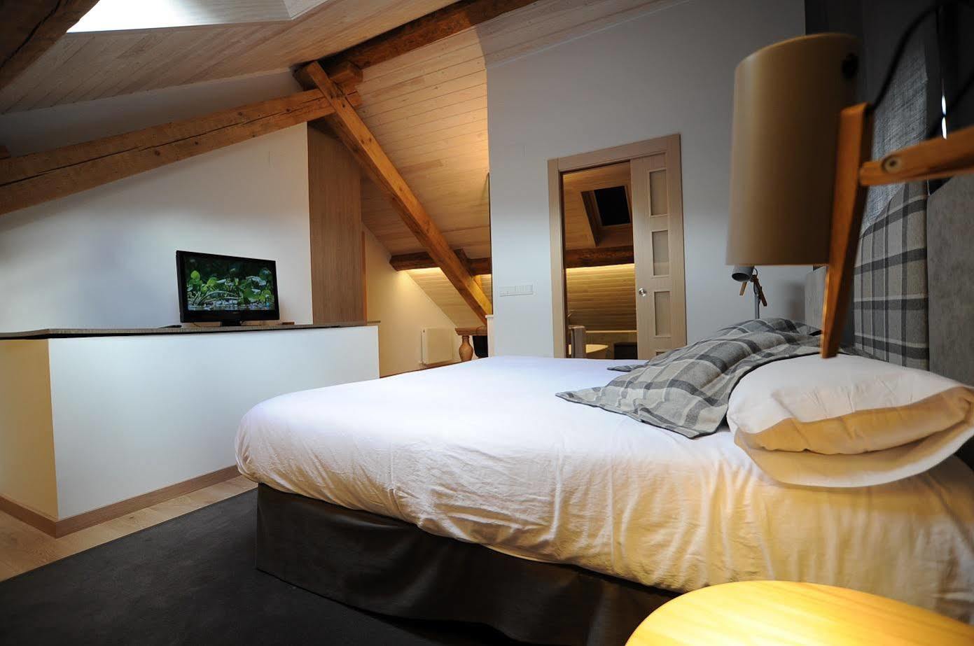 Hostal Lola Isaba Kültér fotó
